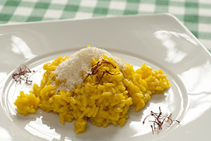 Preparación risotto a la milanesa